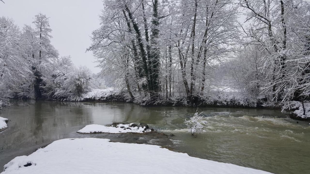 Le Moulin De Pommeuse Bed and Breakfast Buitenkant foto